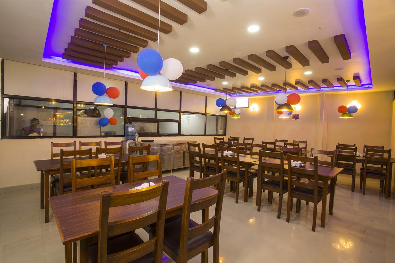 Oyo 146 Somewhere Hotel & Resturant Kathmandu Exterior foto