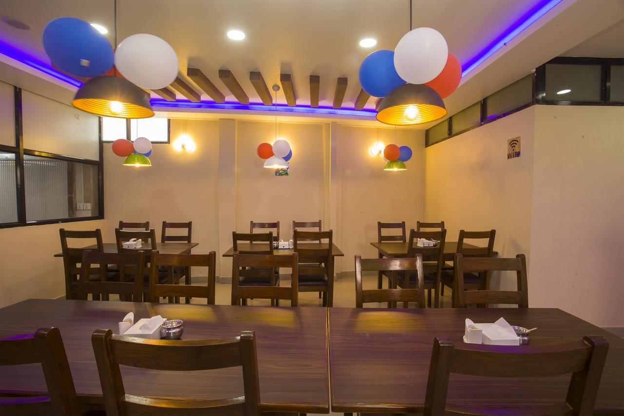 Oyo 146 Somewhere Hotel & Resturant Kathmandu Exterior foto